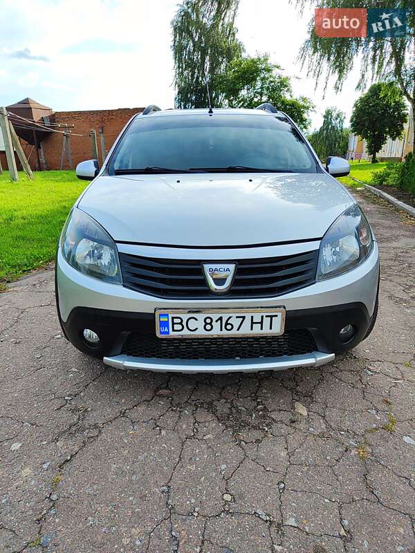 Внедорожник / Кроссовер Dacia Sandero StepWay 2012 в Кролевце