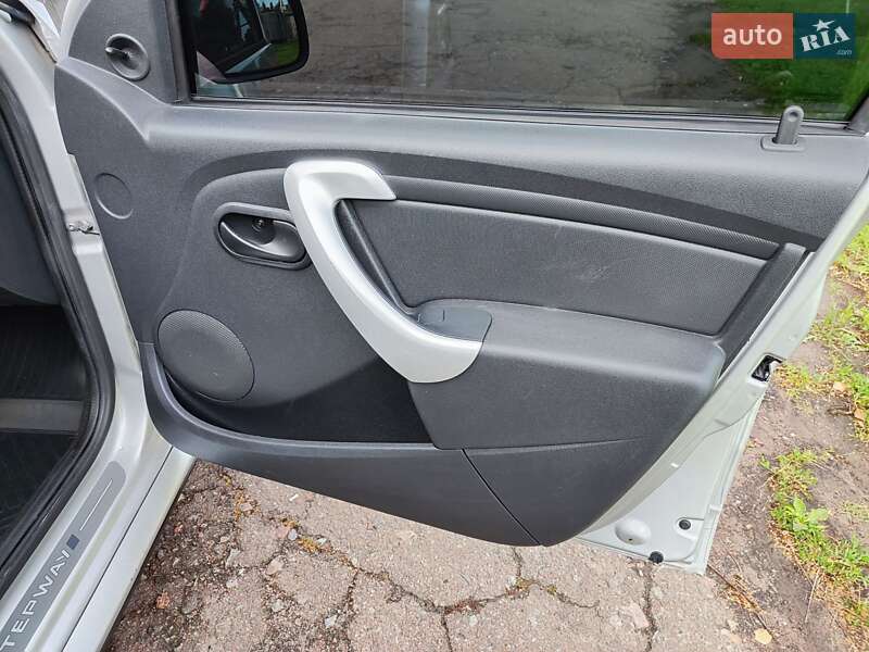 Внедорожник / Кроссовер Dacia Sandero StepWay 2012 в Кролевце