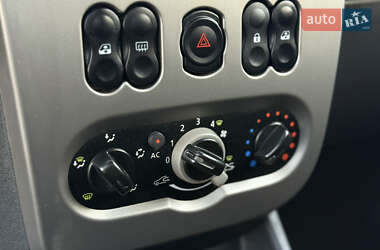 Внедорожник / Кроссовер Dacia Sandero StepWay 2011 в 