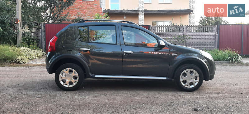 Внедорожник / Кроссовер Dacia Sandero StepWay 2012 в Чернигове