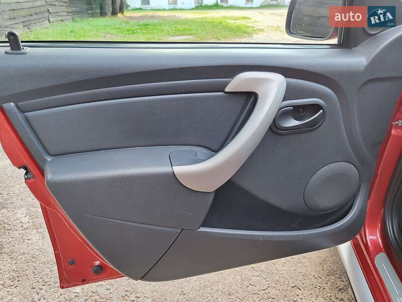 Внедорожник / Кроссовер Dacia Sandero StepWay 2011 в Глухове