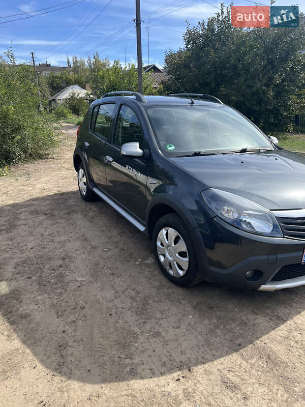 Внедорожник / Кроссовер Dacia Sandero StepWay 2010 в Марганце