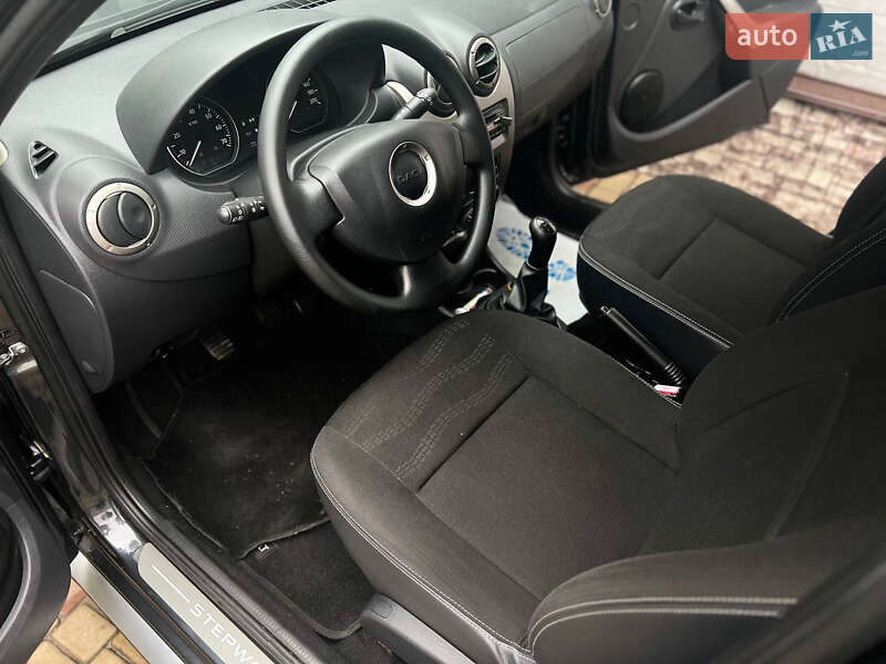 Внедорожник / Кроссовер Dacia Sandero StepWay 2011 в Гадяче
