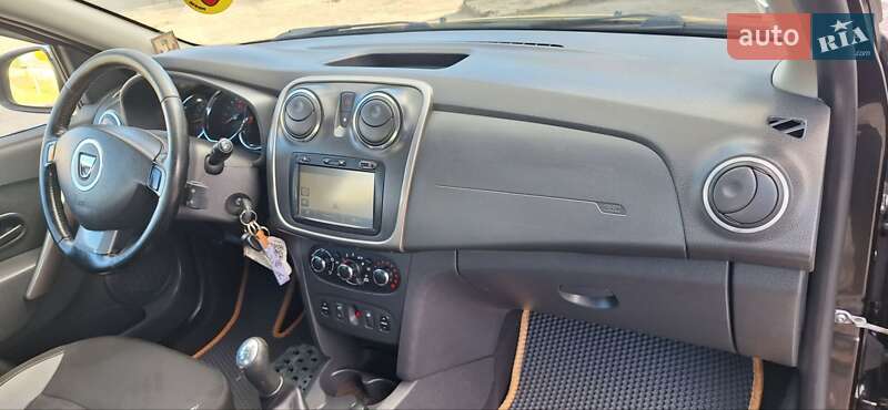 Позашляховик / Кросовер Dacia Sandero StepWay 2013 в Новоархангельську