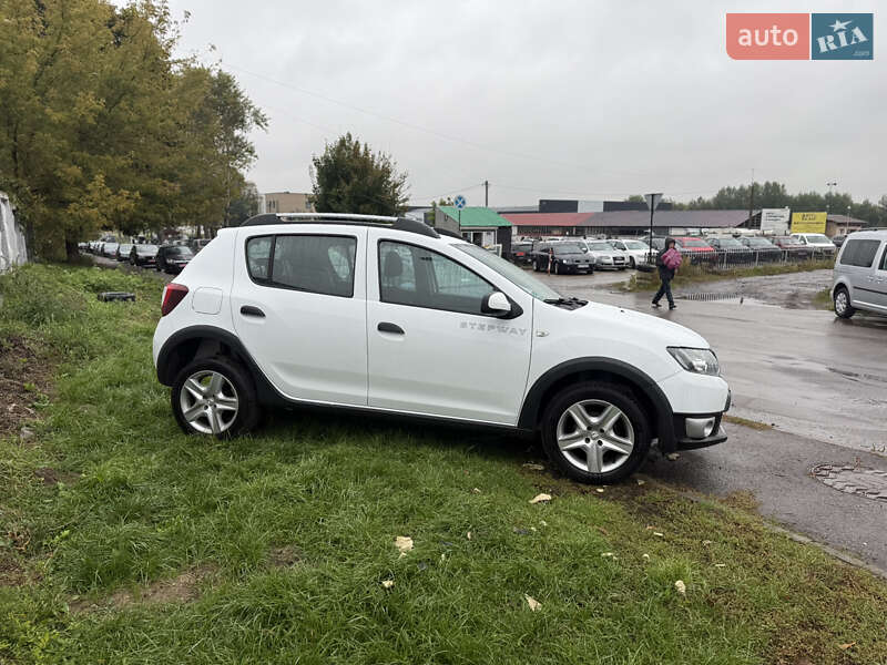 Позашляховик / Кросовер Dacia Sandero StepWay 2015 в Нововолинську фото 4 Позашляховик / Кросовер Dacia Sandero StepWay 2015 в Нововолинську