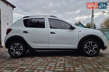 Внедорожник / Кроссовер Dacia Sandero StepWay 2015 в 