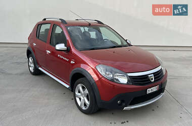 Позашляховик / Кросовер Dacia Sandero StepWay 2012 в 