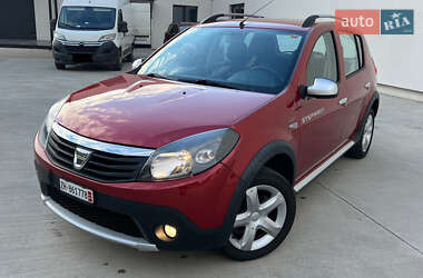 Позашляховик / Кросовер Dacia Sandero StepWay 2012 в 