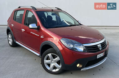 Позашляховик / Кросовер Dacia Sandero StepWay 2012 в 