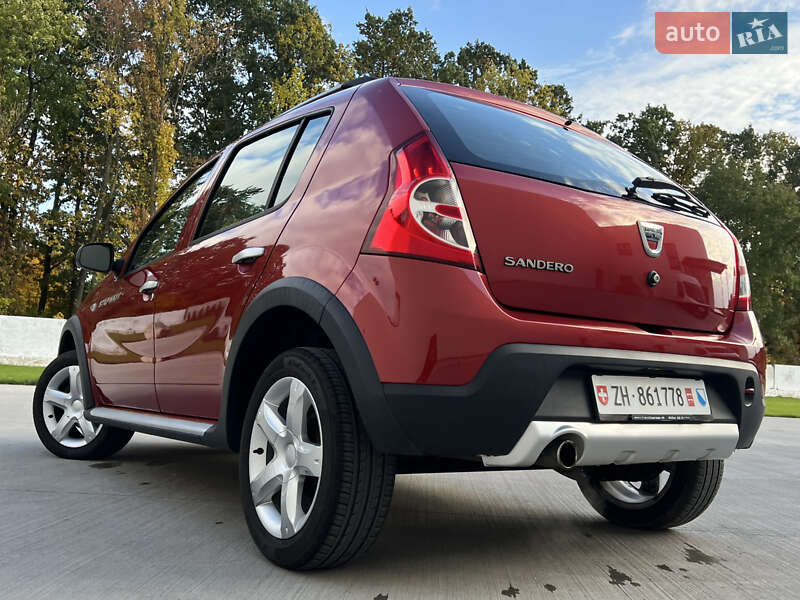 Внедорожник / Кроссовер Dacia Sandero StepWay 2012 в Луцке