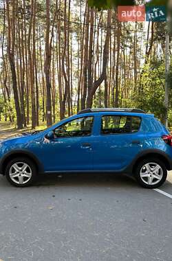 Позашляховик / Кросовер Dacia Sandero StepWay 2016 в 