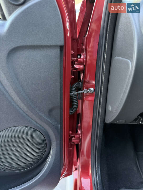 Позашляховик / Кросовер Dacia Sandero StepWay 2009 в Володимирі фото 41 Позашляховик / Кросовер Dacia Sandero StepWay 2009 в Володимирі