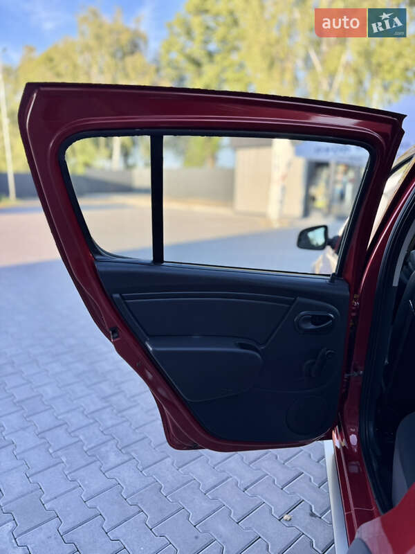 Позашляховик / Кросовер Dacia Sandero StepWay 2009 в Володимирі фото 71 Позашляховик / Кросовер Dacia Sandero StepWay 2009 в Володимирі