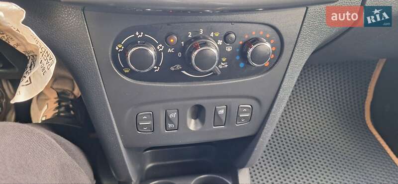 Внедорожник / Кроссовер Dacia Sandero StepWay 2013 в Новоархангельске фото 95 Внедорожник / Кроссовер Dacia Sandero StepWay 2013 в Новоархангельске