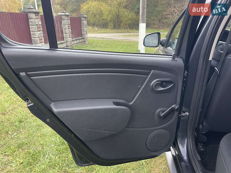 Позашляховик / Кросовер Dacia Sandero StepWay 2009 в Дубні фото 11 Позашляховик / Кросовер Dacia Sandero StepWay 2009 в Дубні