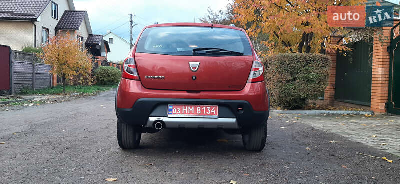 Внедорожник / Кроссовер Dacia Sandero StepWay 2012 в Чернигове