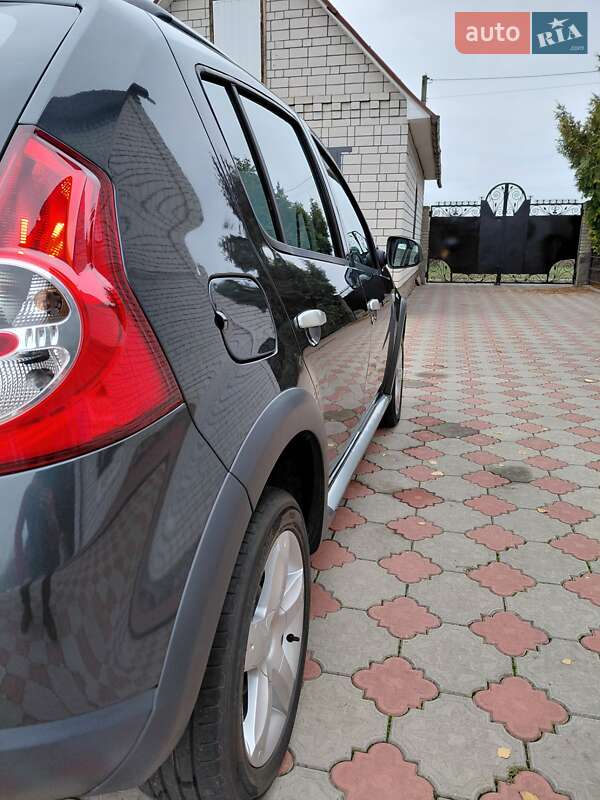 Внедорожник / Кроссовер Dacia Sandero StepWay 2010 в Хороле