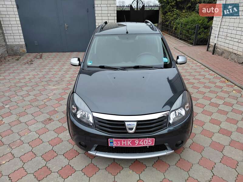 Внедорожник / Кроссовер Dacia Sandero StepWay 2010 в Хороле