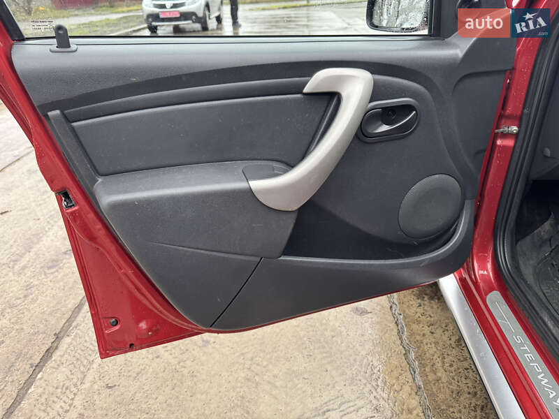 Позашляховик / Кросовер Dacia Sandero StepWay 2012 в Кролевці