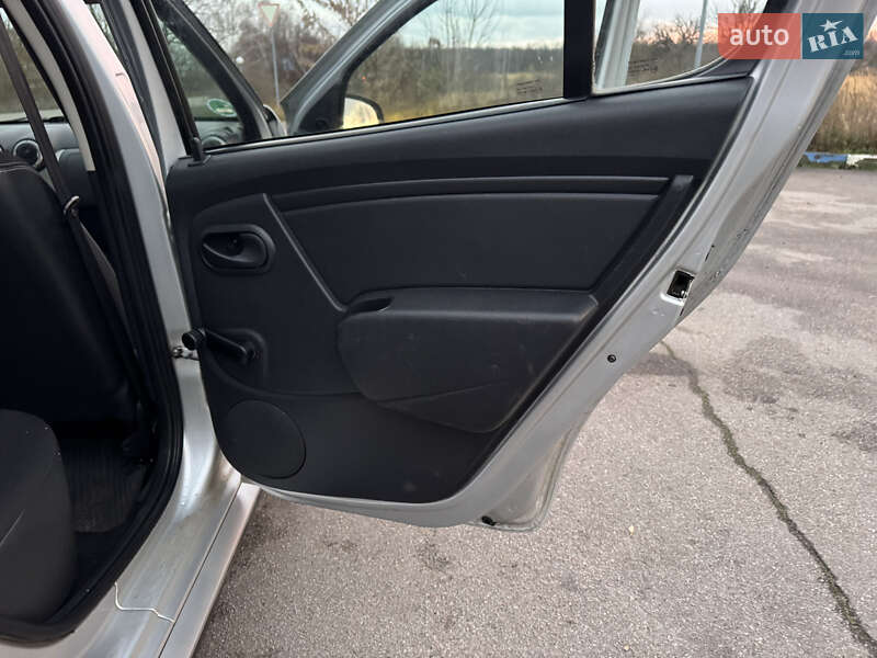 Внедорожник / Кроссовер Dacia Sandero StepWay 2011 в Кролевце