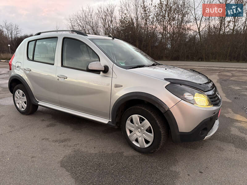Внедорожник / Кроссовер Dacia Sandero StepWay 2011 в Кролевце