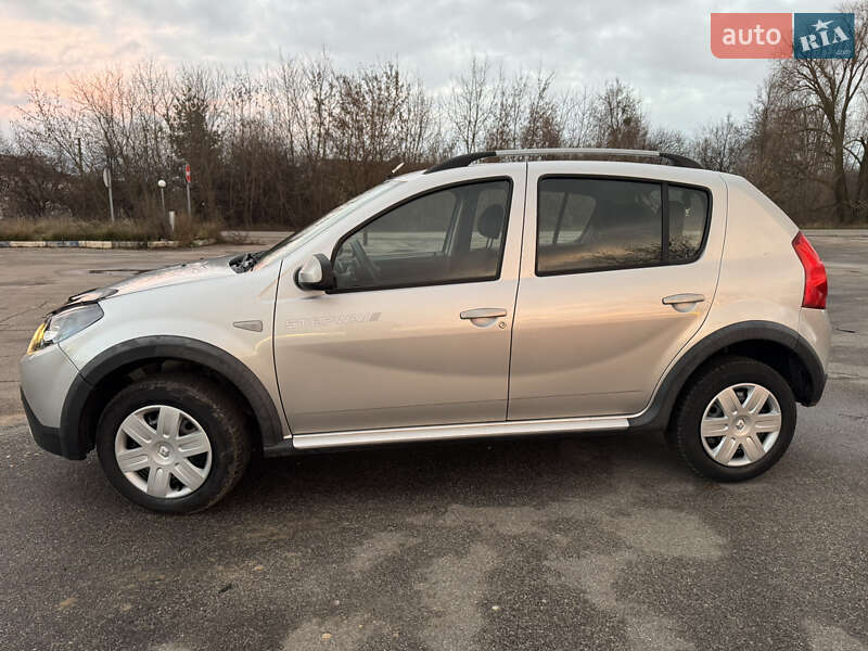 Внедорожник / Кроссовер Dacia Sandero StepWay 2011 в Кролевце
