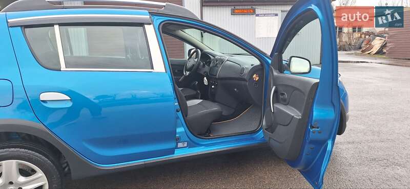 Внедорожник / Кроссовер Dacia Sandero StepWay 2015 в Новоархангельске