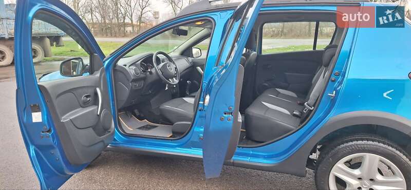 Внедорожник / Кроссовер Dacia Sandero StepWay 2015 в Новоархангельске