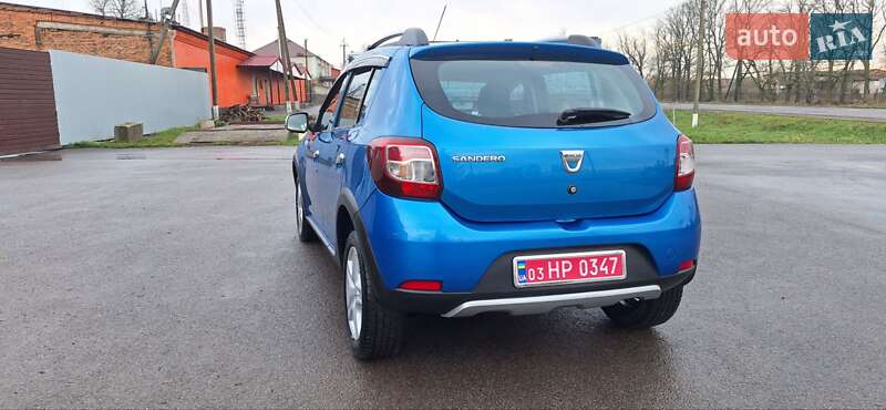 Внедорожник / Кроссовер Dacia Sandero StepWay 2015 в Новоархангельске