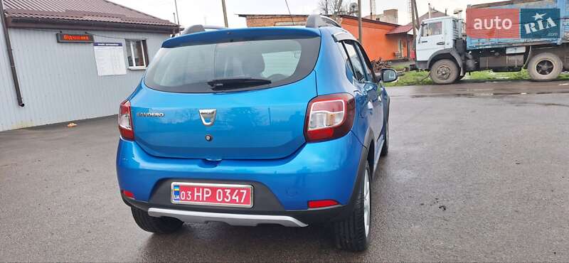 Внедорожник / Кроссовер Dacia Sandero StepWay 2015 в Новоархангельске