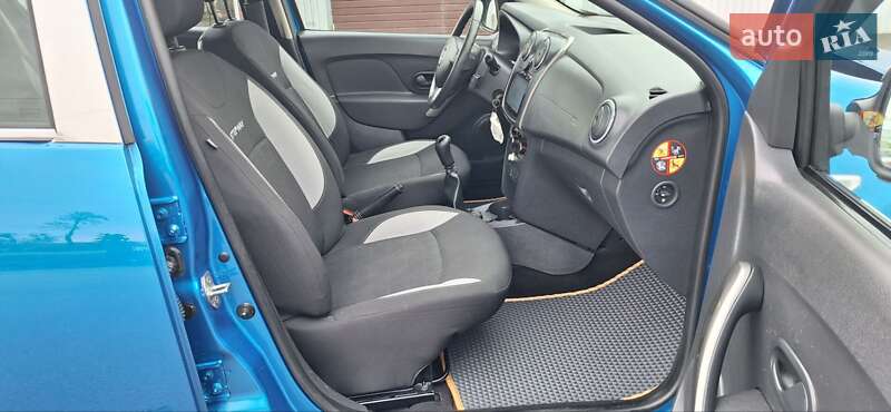 Внедорожник / Кроссовер Dacia Sandero StepWay 2015 в Новоархангельске