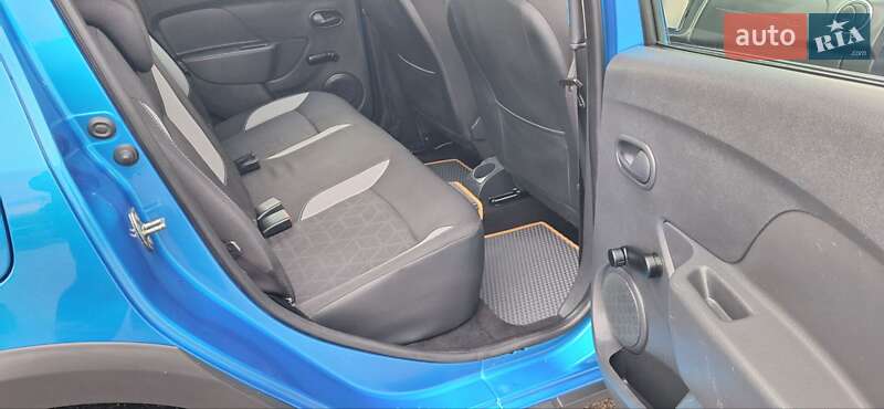 Внедорожник / Кроссовер Dacia Sandero StepWay 2015 в Новоархангельске