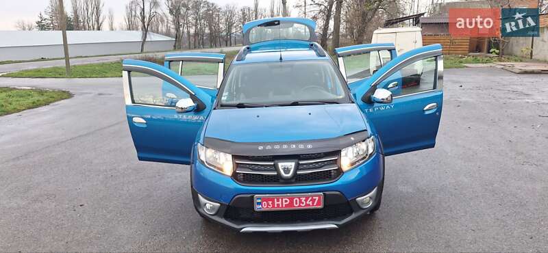 Внедорожник / Кроссовер Dacia Sandero StepWay 2015 в Новоархангельске