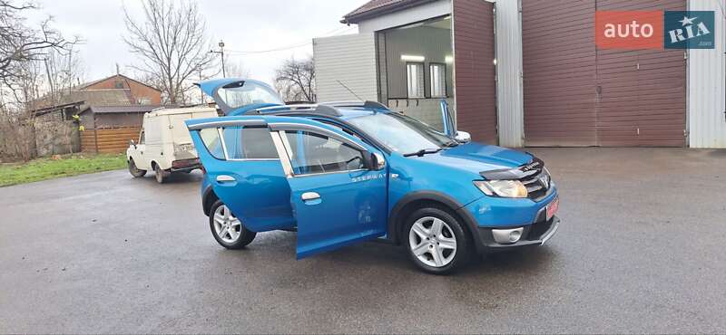 Внедорожник / Кроссовер Dacia Sandero StepWay 2015 в Новоархангельске