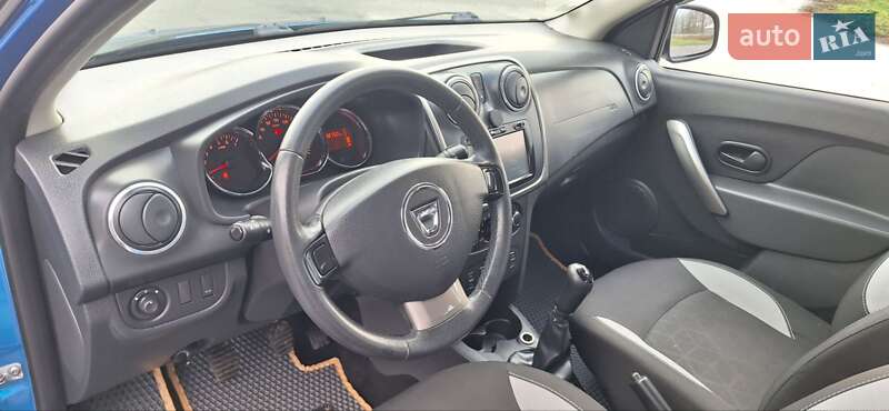 Внедорожник / Кроссовер Dacia Sandero StepWay 2015 в Новоархангельске