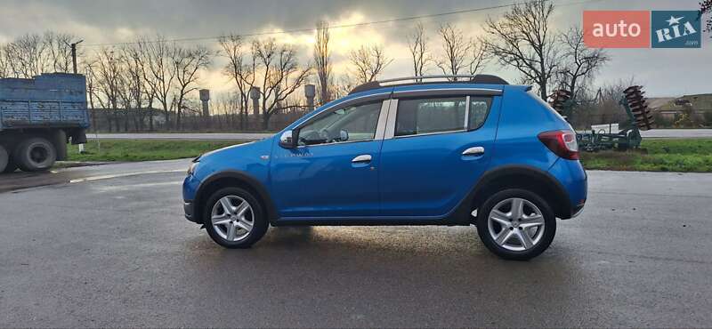 Внедорожник / Кроссовер Dacia Sandero StepWay 2015 в Новоархангельске