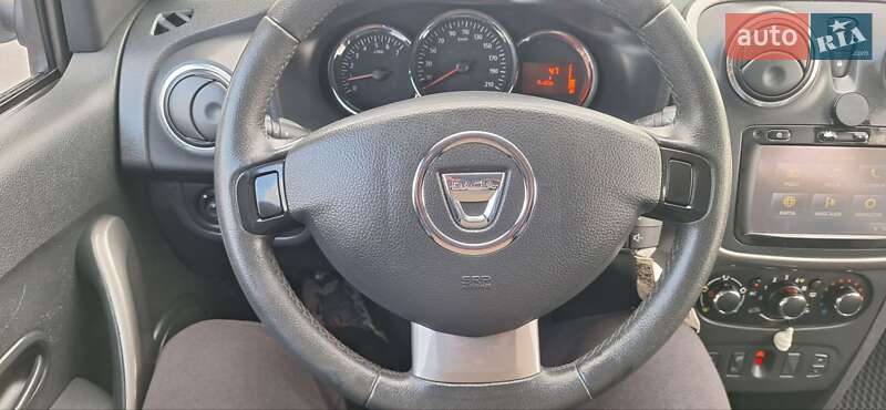 Внедорожник / Кроссовер Dacia Sandero StepWay 2015 в Новоархангельске