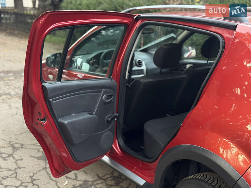 Позашляховик / Кросовер Dacia Sandero StepWay 2011 в Умані фото 14 Позашляховик / Кросовер Dacia Sandero StepWay 2011 в Умані