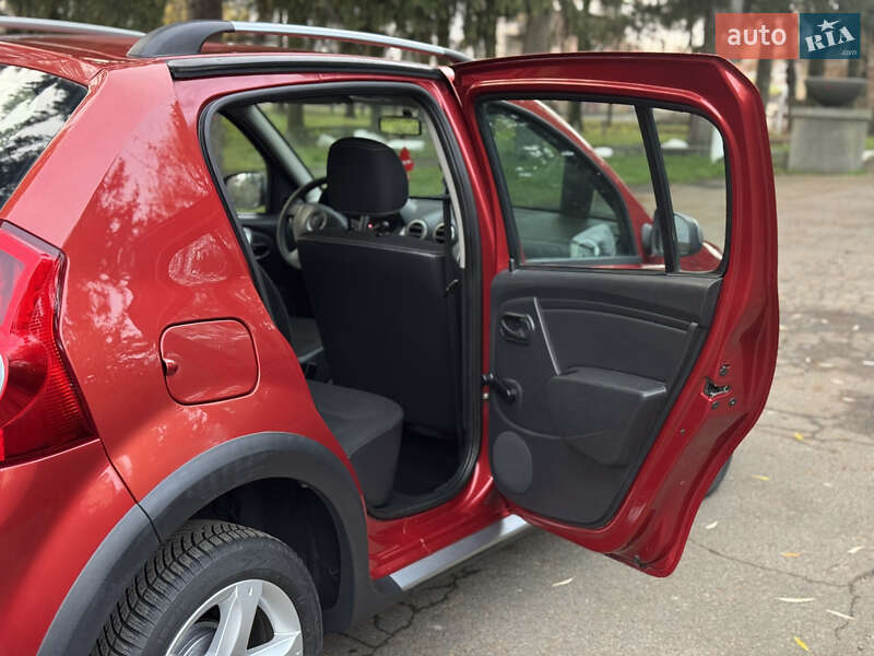 Позашляховик / Кросовер Dacia Sandero StepWay 2011 в Умані фото 18 Позашляховик / Кросовер Dacia Sandero StepWay 2011 в Умані