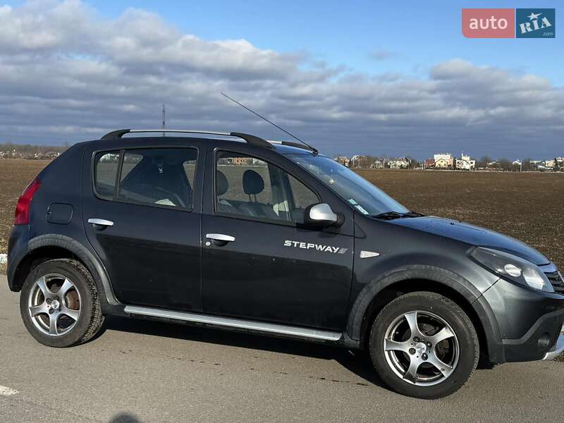 Внедорожник / Кроссовер Dacia Sandero StepWay 2012 в Стрые
