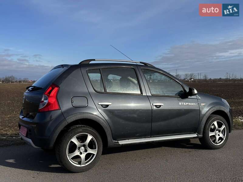 Внедорожник / Кроссовер Dacia Sandero StepWay 2012 в Стрые