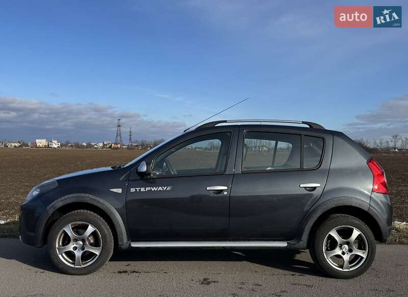 Внедорожник / Кроссовер Dacia Sandero StepWay 2012 в Стрые