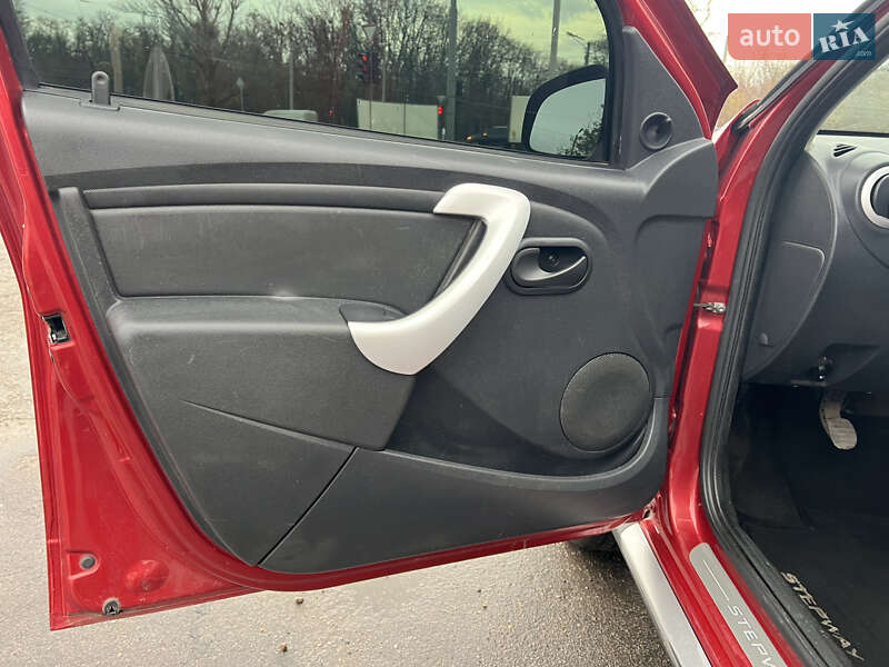 Хетчбек Dacia Sandero StepWay 2012 в Харкові