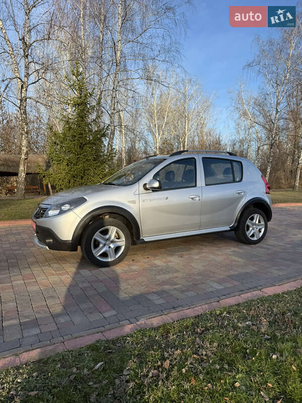 Внедорожник / Кроссовер Dacia Sandero StepWay 2012 в Миргороде фото 3 Внедорожник / Кроссовер Dacia Sandero StepWay 2012 в Миргороде