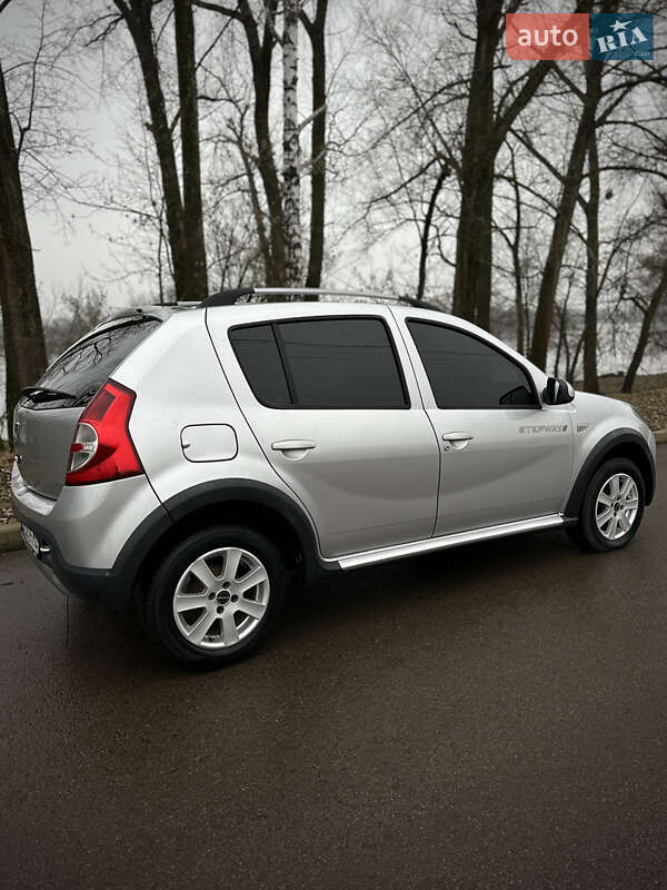 Внедорожник / Кроссовер Dacia Sandero StepWay 2012 в Сумах