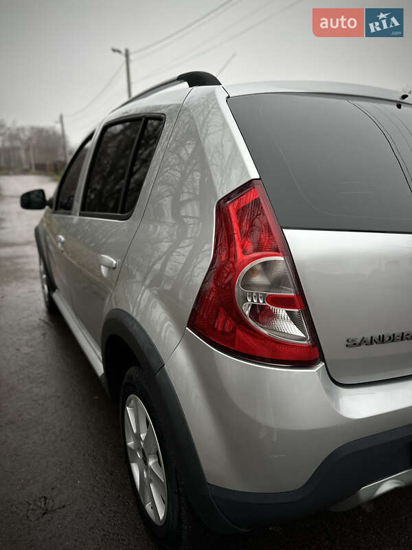 Внедорожник / Кроссовер Dacia Sandero StepWay 2012 в Сумах