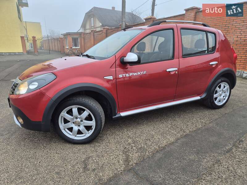 Внедорожник / Кроссовер Dacia Sandero StepWay 2012 в Стрые