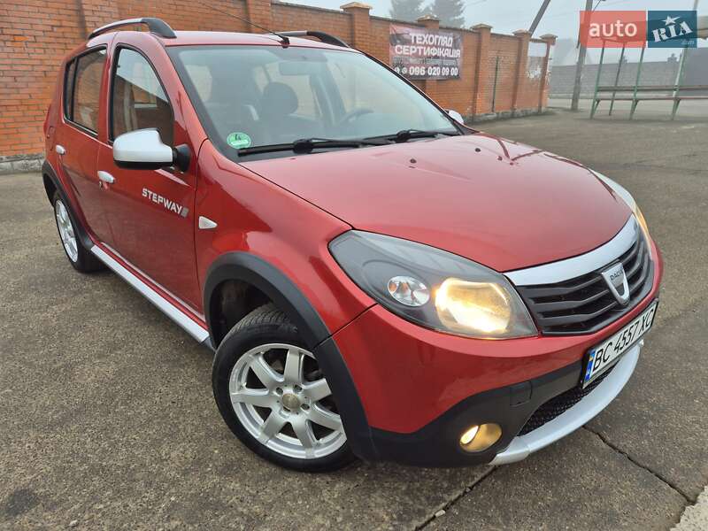 Внедорожник / Кроссовер Dacia Sandero StepWay 2012 в Стрые