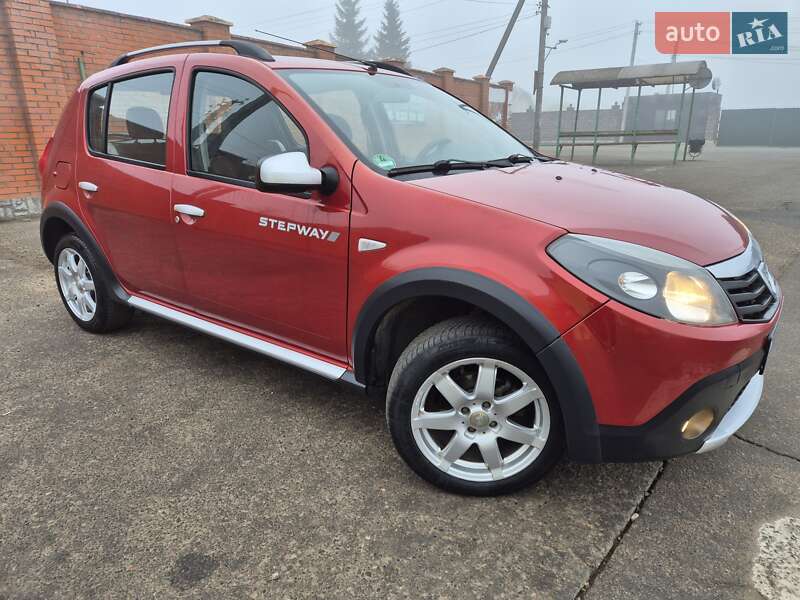 Внедорожник / Кроссовер Dacia Sandero StepWay 2012 в Стрые