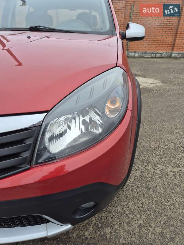 Внедорожник / Кроссовер Dacia Sandero StepWay 2012 в Стрые